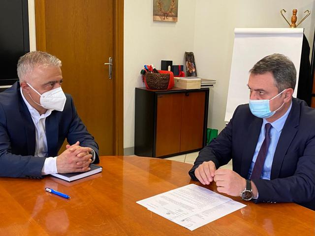 Την ενίσχυση των δομών υγείας της Ημαθίας σε προσωπικό και υλικοτεχνικό εξοπλισμό για την αντιμετώπιση της πανδημίας ζήτησε ο Λάζαρος Τσαβδαρίδης από τους Διοικητές της 3ης και 4ης ΥΠΕ